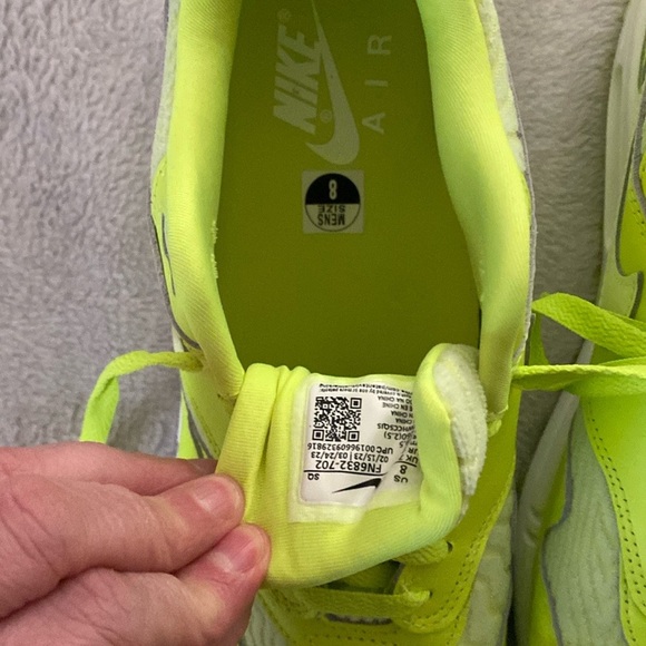 Nike Air Max 1 PRM
Volt Low Topography Shoes, Mens Sz 8 - Picture 6 of 8